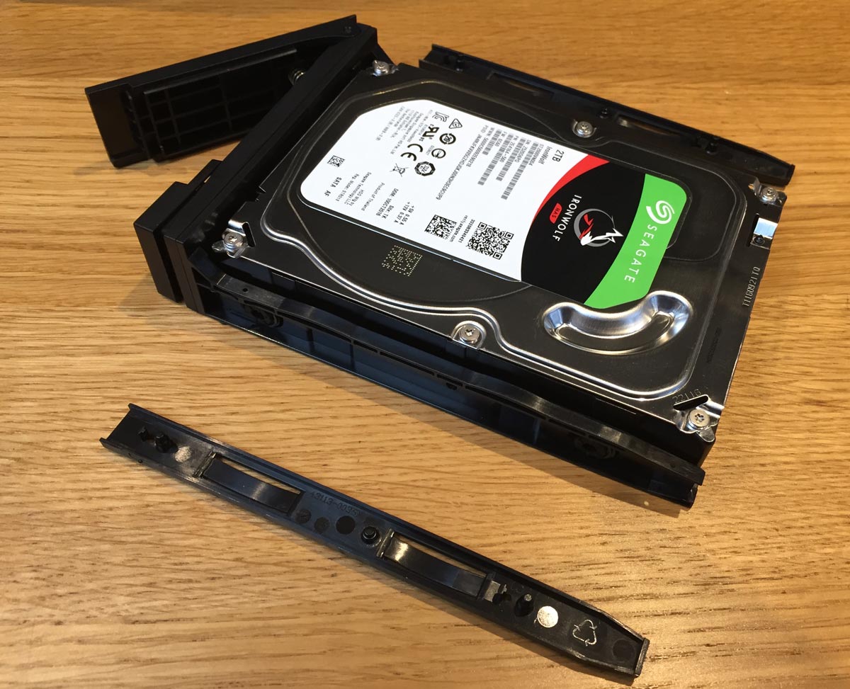 QNAP TVS 682T review 004